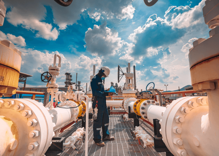 Oil worker on the rig