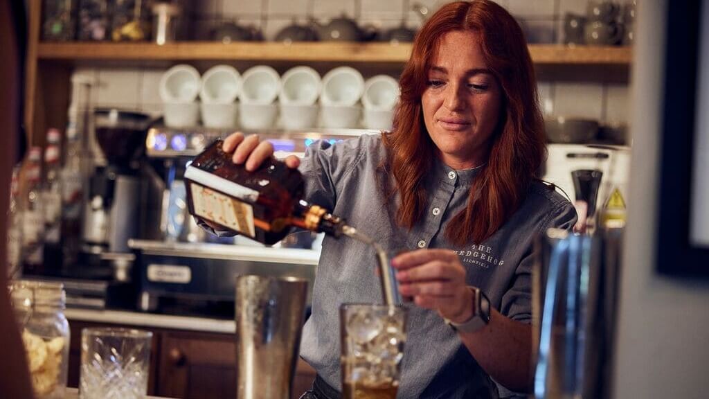 image of bar staff at vintage inns pouring a drink 