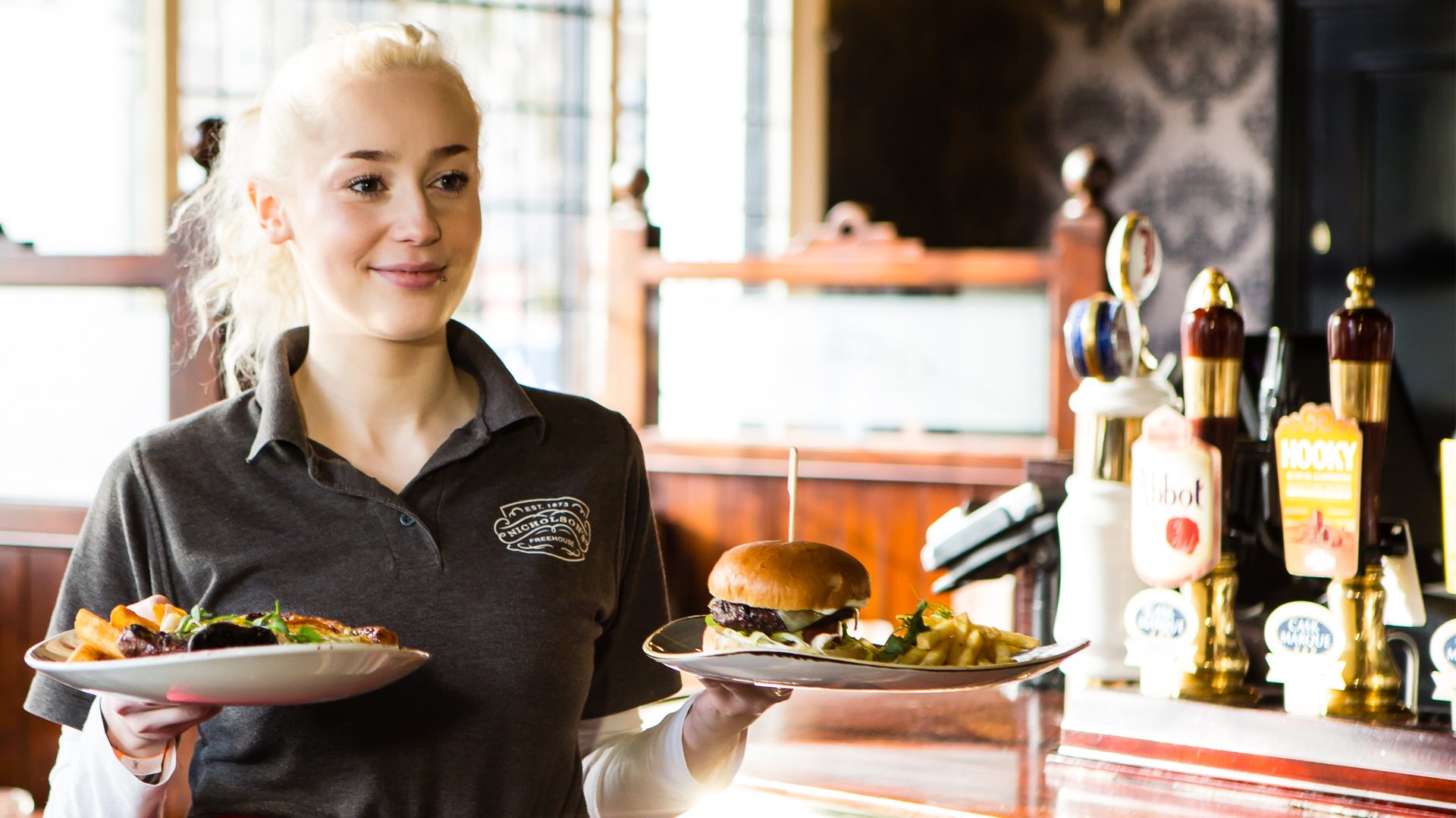 5 transferable skills you learn in a waiting staff job
