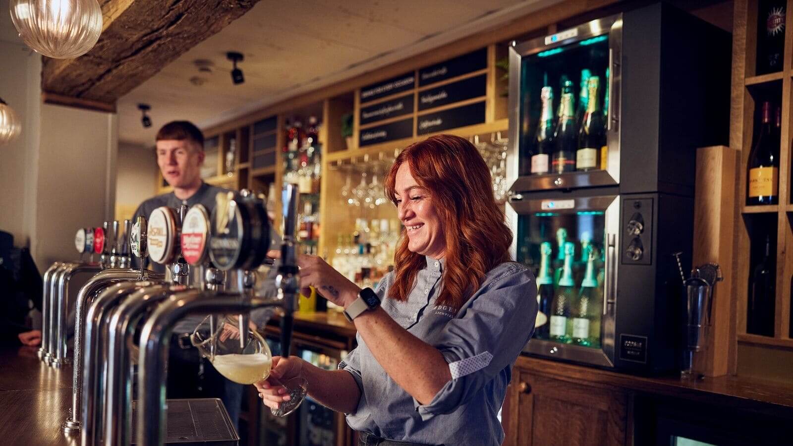 image of bar staff at vintage inns pouring a drink 