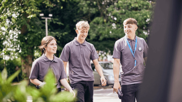 Find out why a pub job is perfect for summer