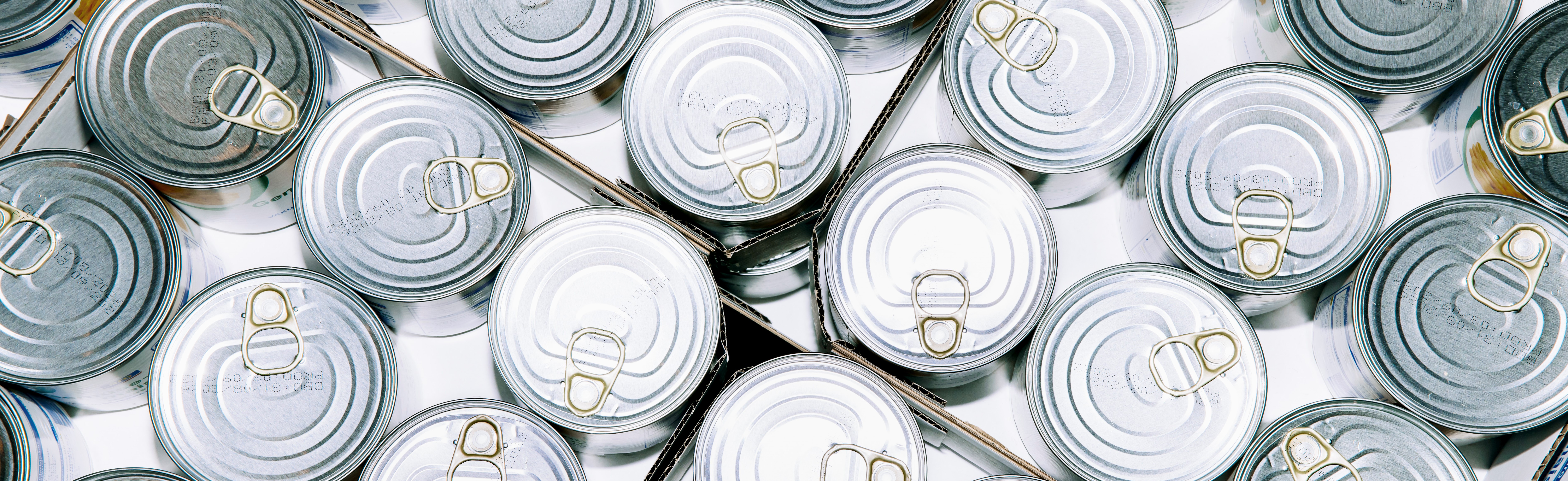lids of tin cans 