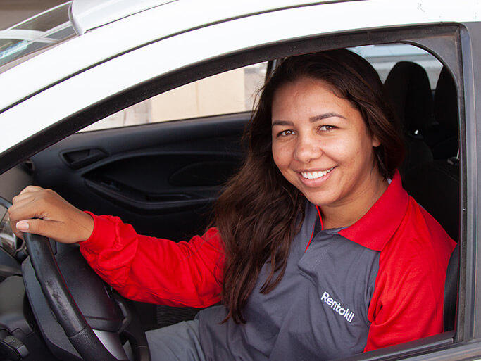 Pest technician at the wheel of her car