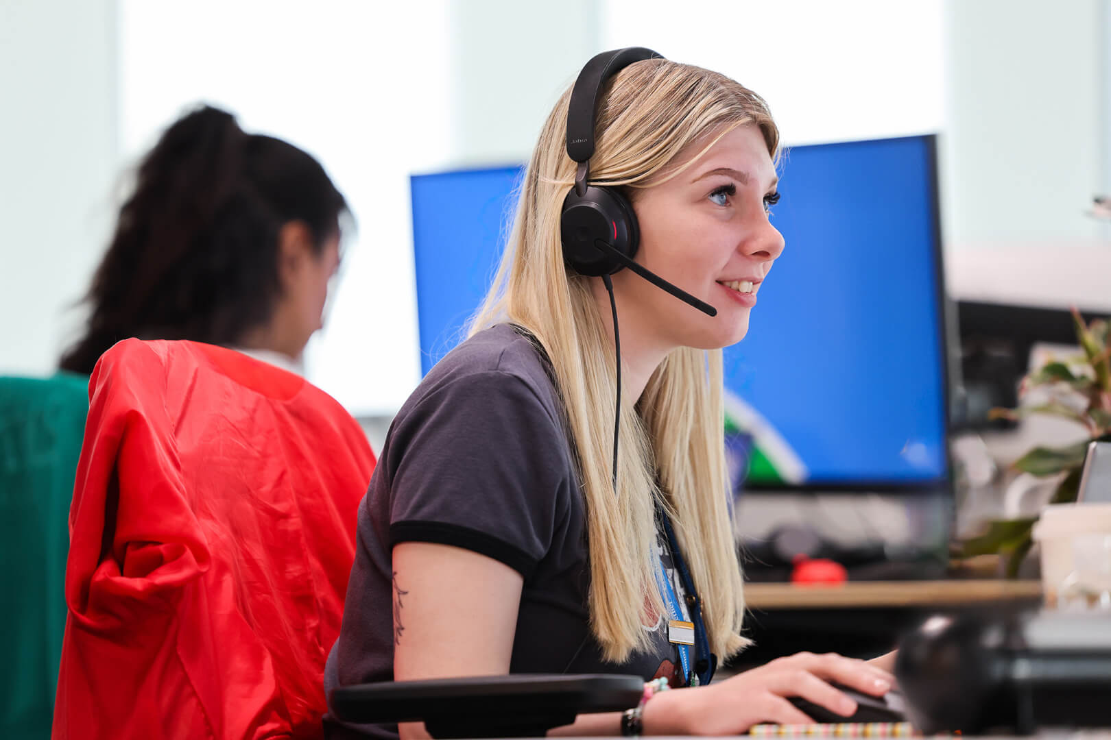 image of customer service people on phone smiling 