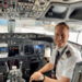 737 First Officer in flight deck