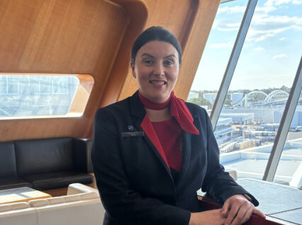 First Lounge host