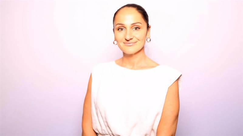 Qantas employee smiling at the camera 