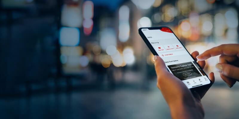 Qantas employees working digitally