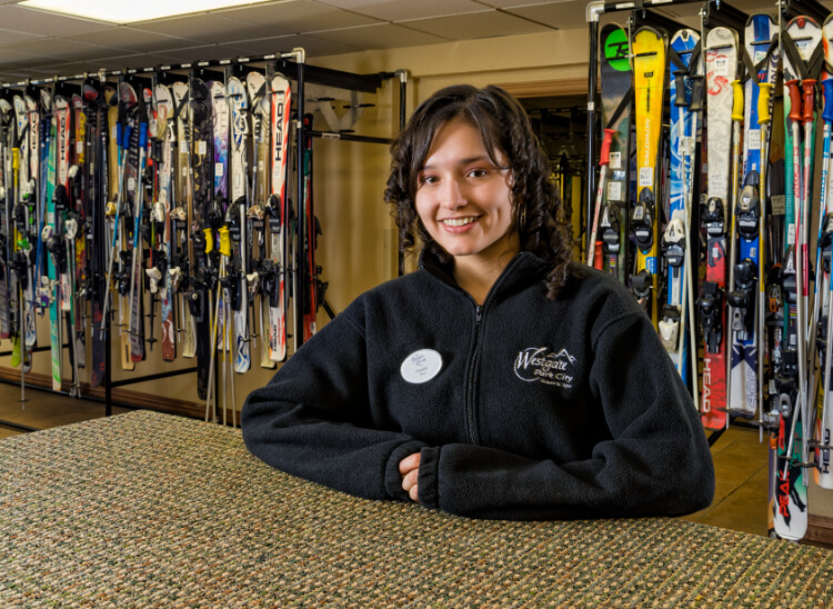 Retail associate in Branson