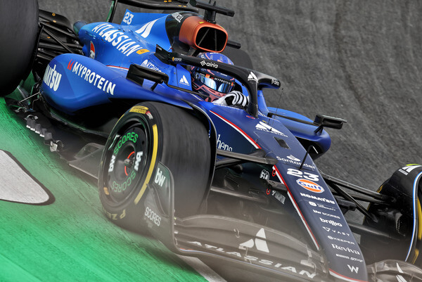 A williams car on the race track