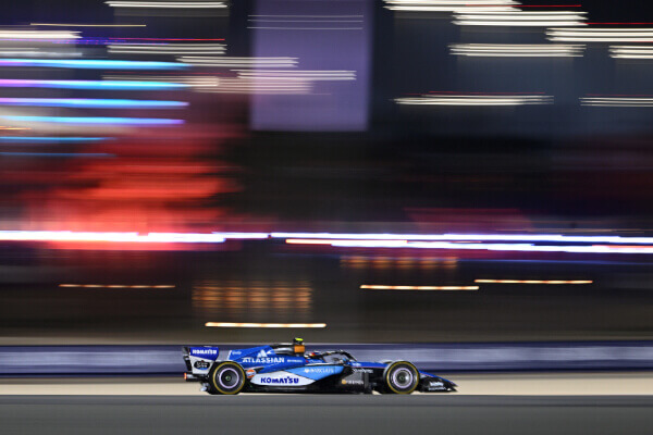 Williams F1 car on the track