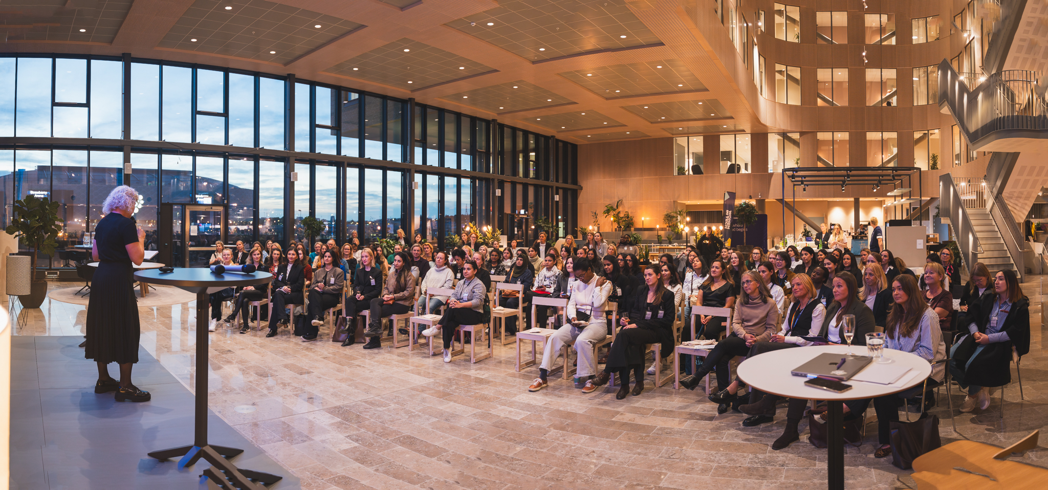 Alla gäster under Tietoevrys Partner meetup tillsammans med Women In Tech