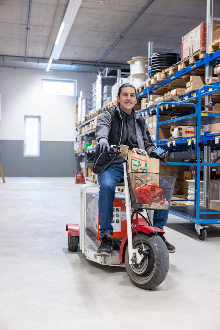 Niederlassungen

Succursales

Filiali
