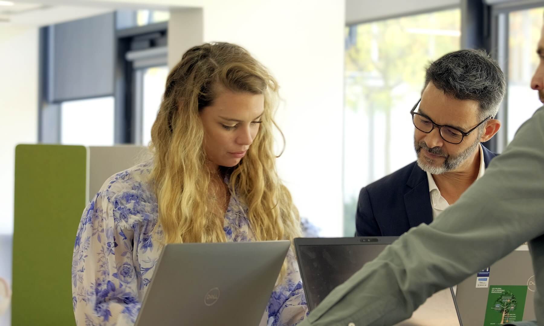 Un cadre de travail agile, stimulant et collaboratif