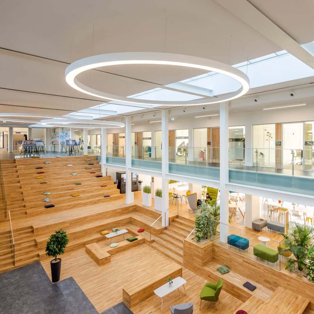 Des espaces de travail modernes et ergonomiques